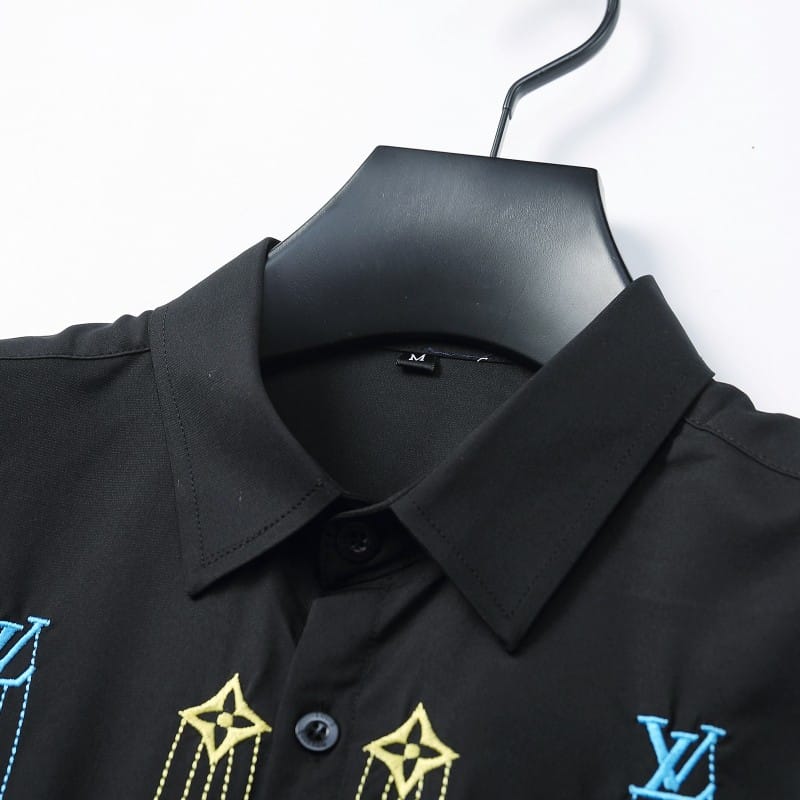 LOUIS VUITTON || Shirt V-Neck Embroidery Logo Printed Pattern / BLACK - FASHION MYST 