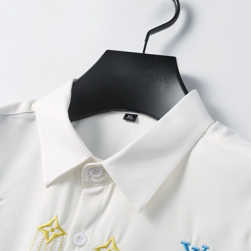 LOUIS VUITTON || Shirt V-Neck Embroidery Logo Printed Pattern / WHITE - FASHION MYST 