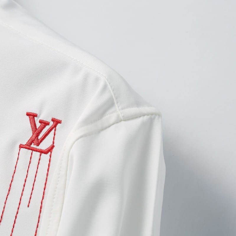 LOUIS VUITTON || Shirt V-Neck Embroidery Logo Printed Pattern / WHITE - FASHION MYST 