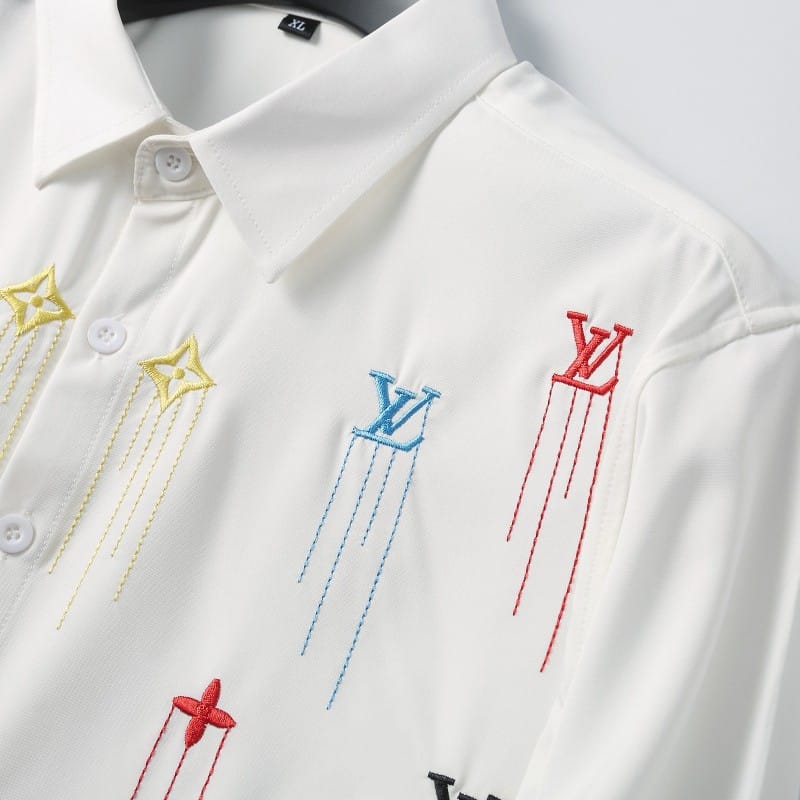 LOUIS VUITTON || Shirt V-Neck Embroidery Logo Printed Pattern / WHITE - FASHION MYST 