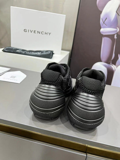 GIVENCHY | Tk-MX Runner Black Sneakers In Mesh And Synthetic Leather - FASHION MYST 