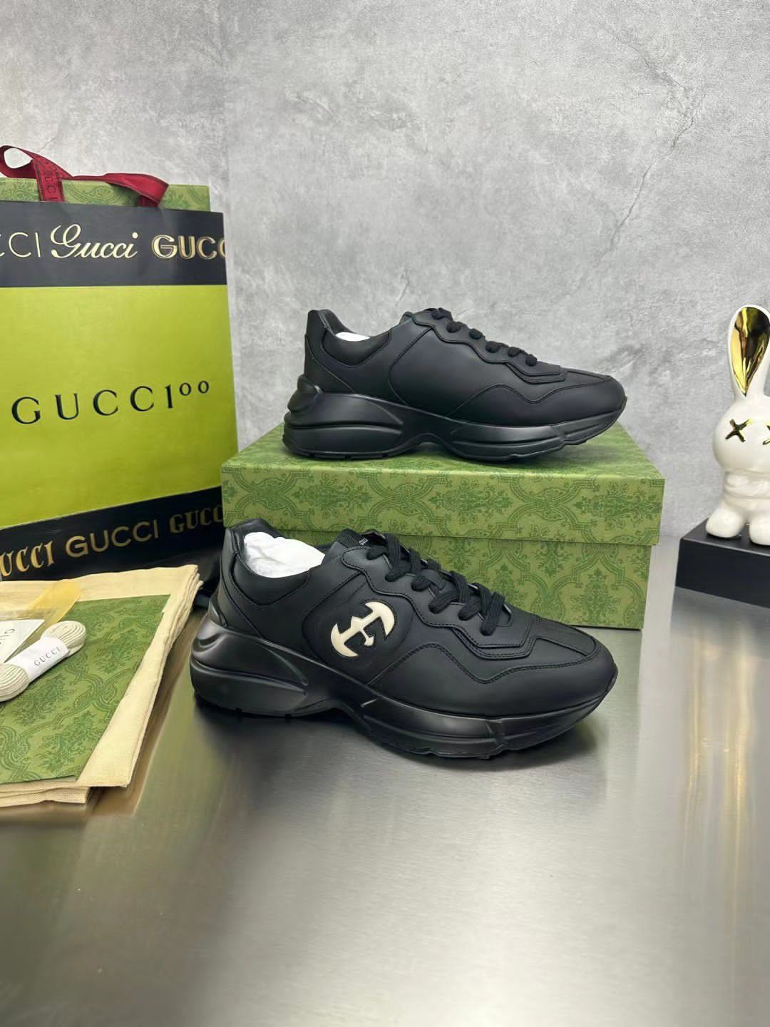 GUCCI | Men's Interlocking G Rhyton Black Sneaker - FASHION MYST 