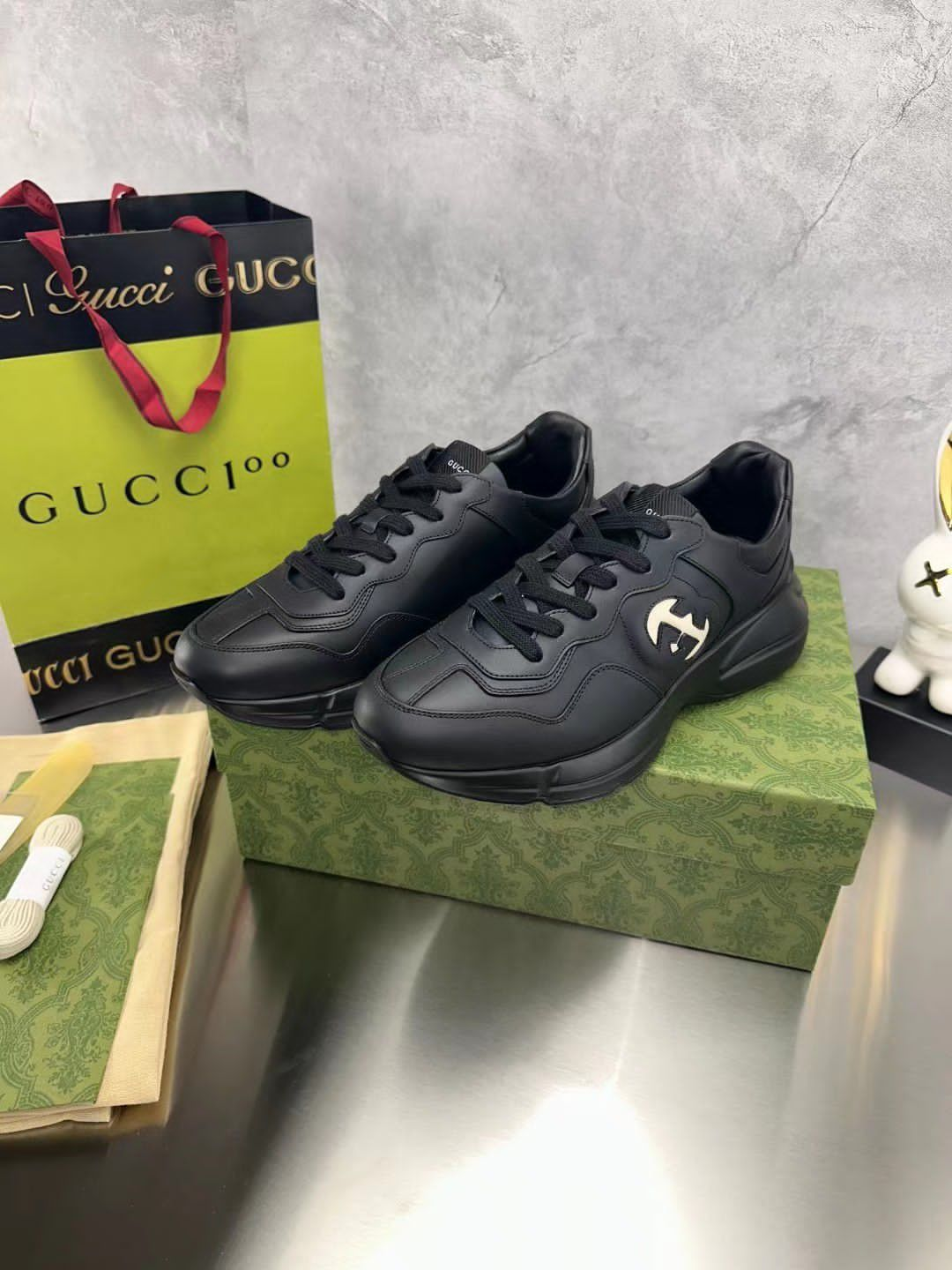 GUCCI | Men's Interlocking G Rhyton Black Sneaker - FASHION MYST 