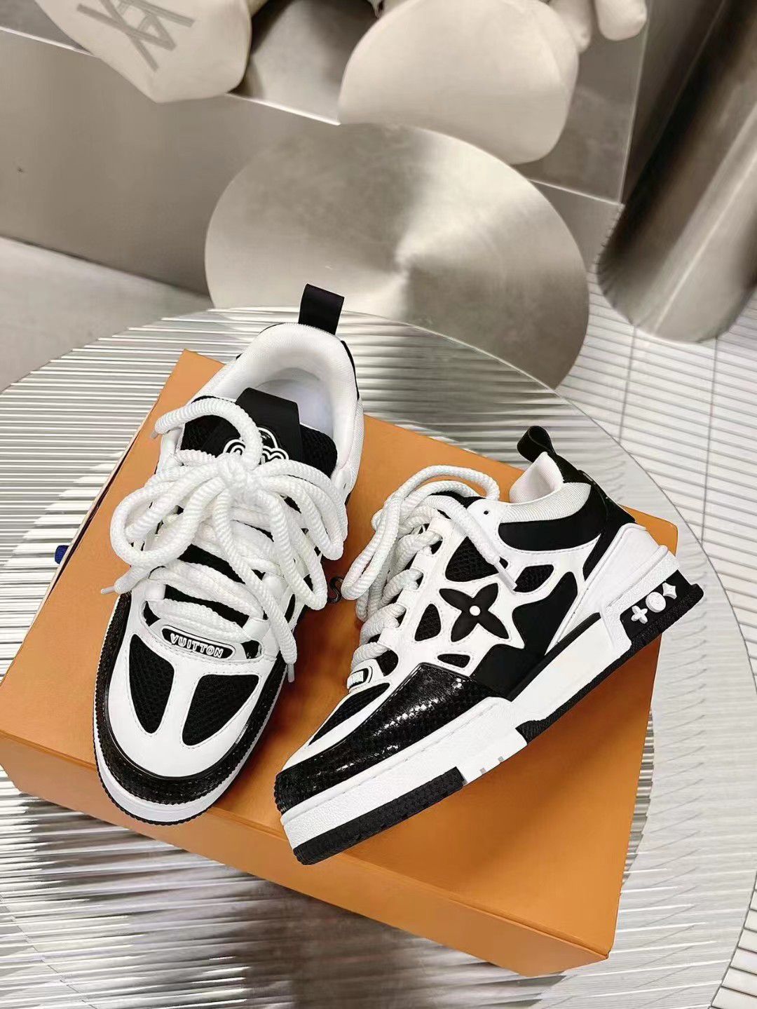 LOUIS VUITTON DOUBLE LACE LOW TOP BLACK SNEAKER FASHION MYST