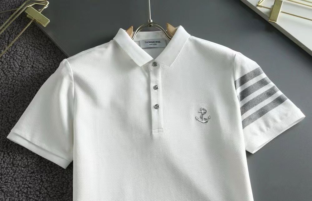 THOM BROWNE || Embroidered-Logo Polo T-Shirt - FASHION MYST 