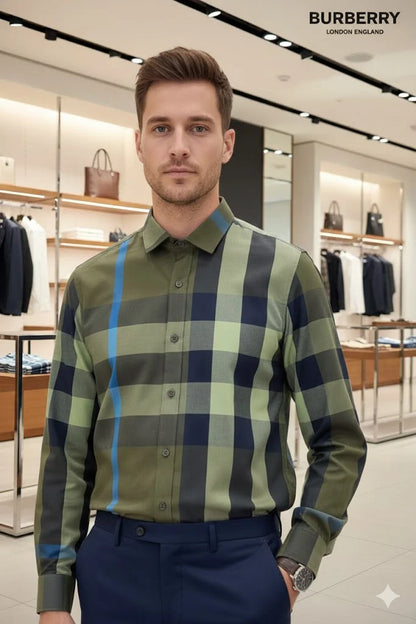 BURBERRY || Men's Oversized Check Cotton Poplin Shirt in Ivy Green