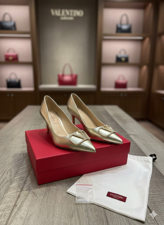 VALENTINO GARAVANI || Women's Valentino Garavani Pointed-Toe Slingbacks - Noir Collection - FASHION MYST